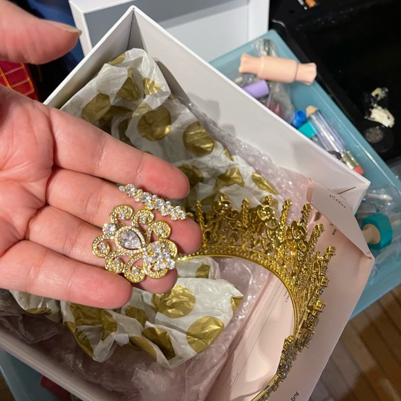 Crown - Picture 6 of 6